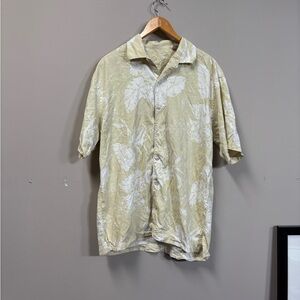 Tommy Bahama Tan and White Casual Hawaiian Button Down Shirt 100% Silk